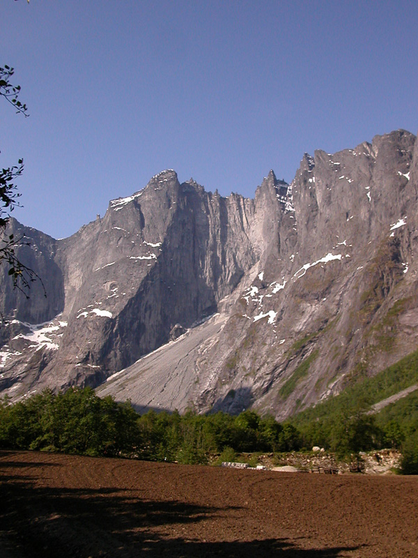 trollveggen-compact.jpg